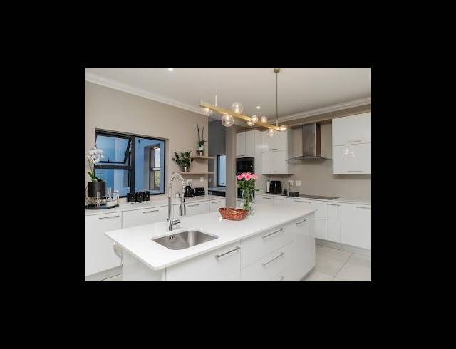 5 BEDROOM HOUSE FOR SALE IN COPPERLEAF ESTATE